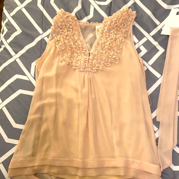 Beautiful blouse - Picture 1 of 3